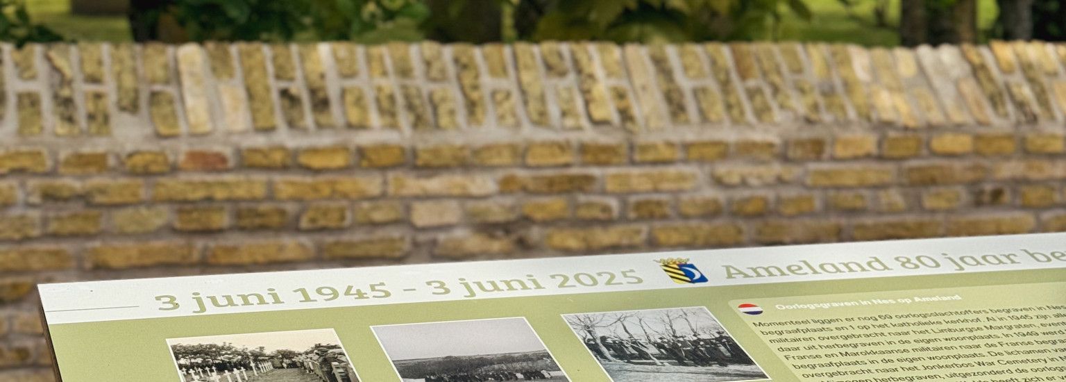 Liberation photos on panels - VVV Ameland