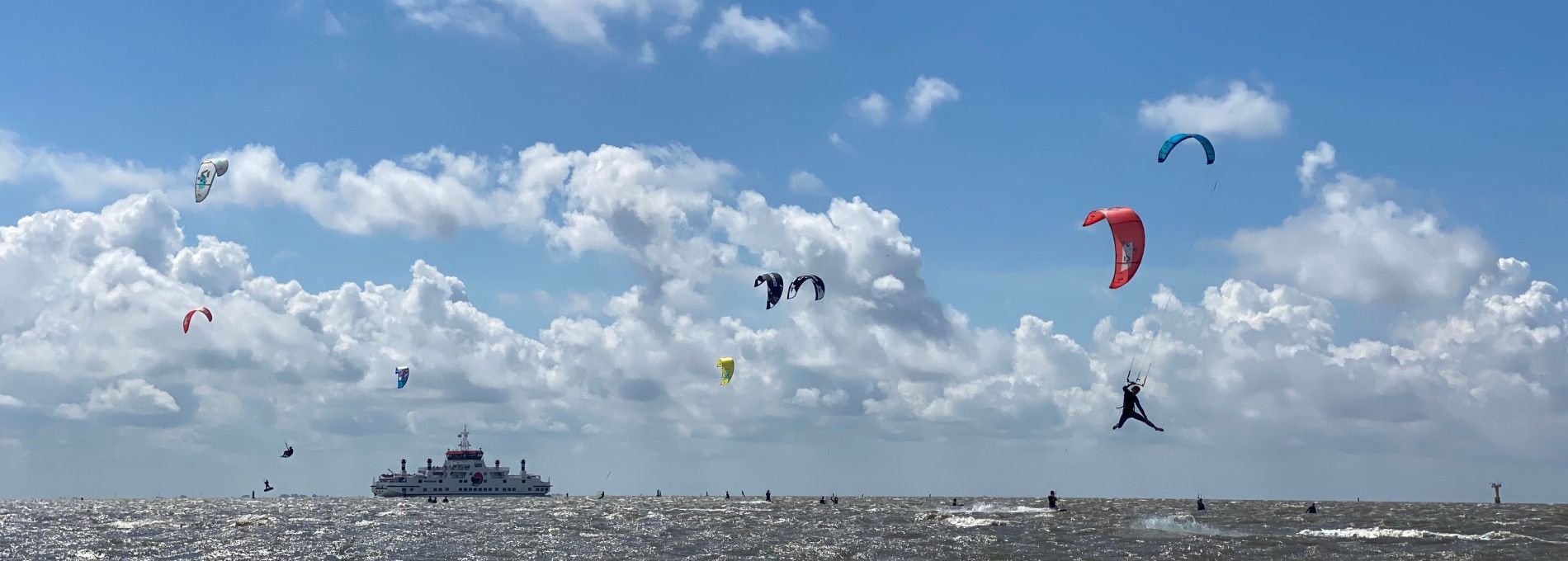 Kitesurfing school KiteMobile - Tourist Information 