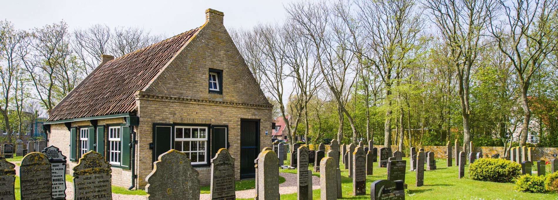 Baarhuisje (Mortuary) in Ballum - Tourist Information 