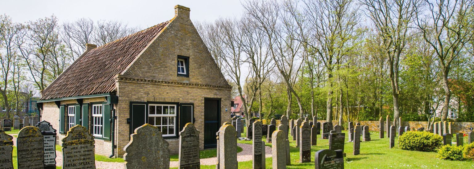 Baarhuisje (Mortuary) in Ballum - Tourist Information