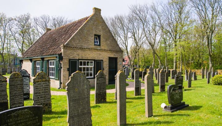 Baarhuisje in Ballum - Tourist Information 