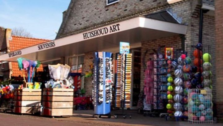 Bookshop Van den Brink - Tourist Information 