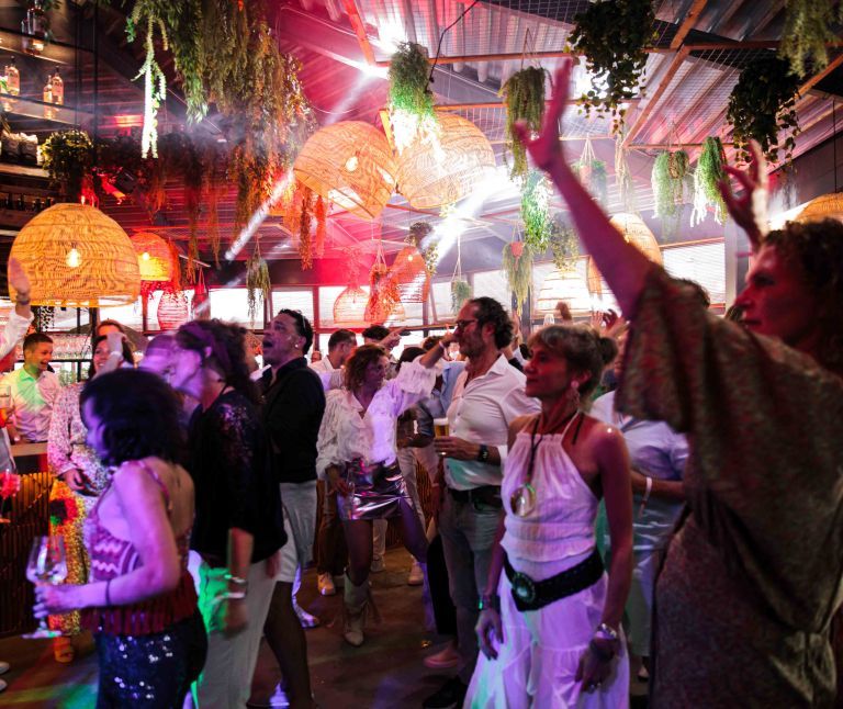 Feest op Ameland (Party on Ameland) - Tourist Information 