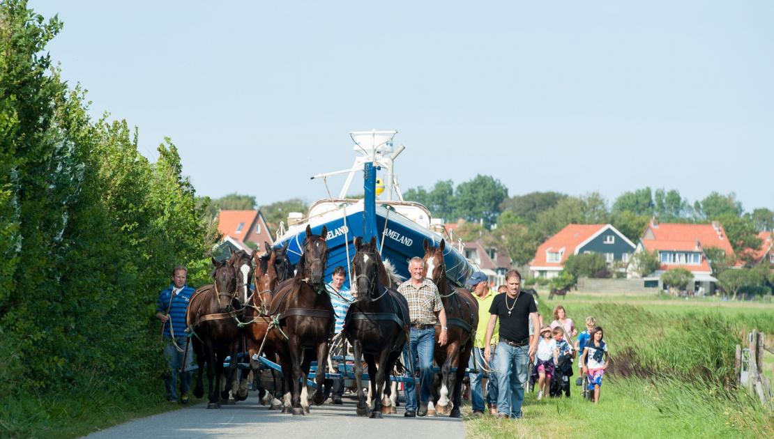 Demonstration horse-drawn rescue boat - Tourist Information 
