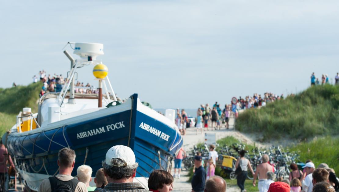 Demonstration horse-drawn rescue boat - Tourist Information 