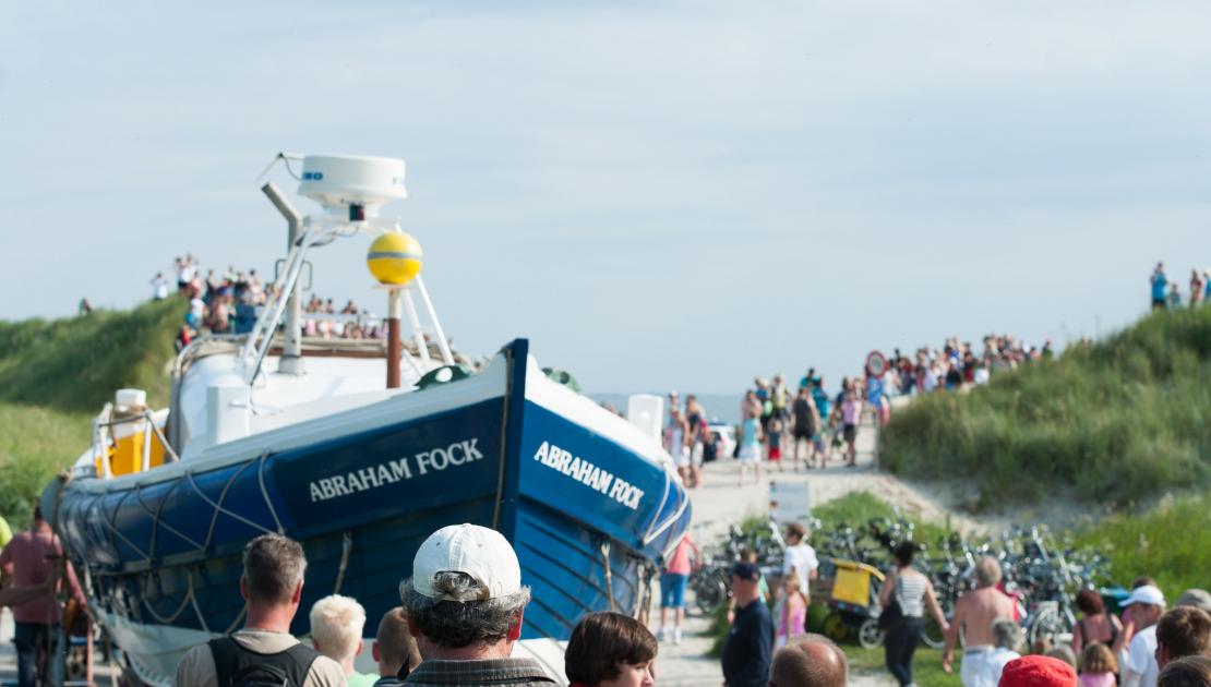 Demonstration horse-drawn rescue boat - Tourist Information 
